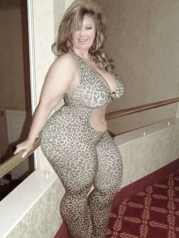 Hatalmas mellű MILF
